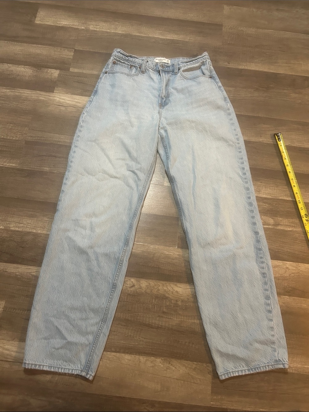 Abercrombie & Fitch The Taper Jean High Rise Light Wash Size 29